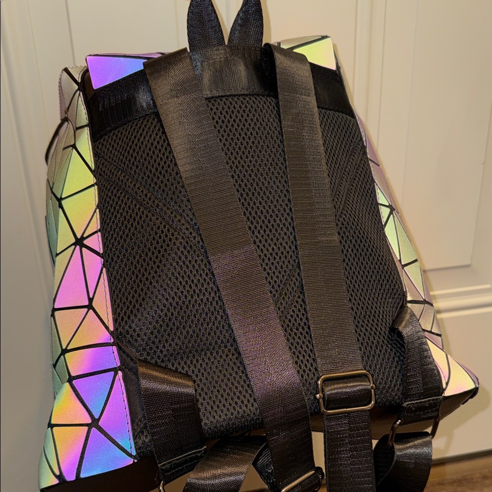 Geometric Patterned Color Changing Backpack - image 5